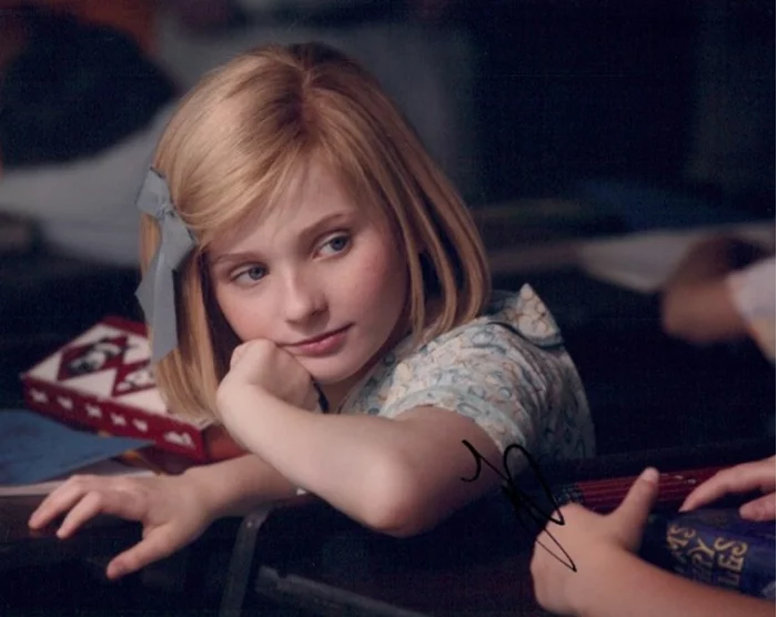 Abigail Breslin autograph