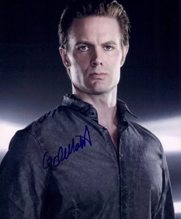 Garret Dillahunt autograph