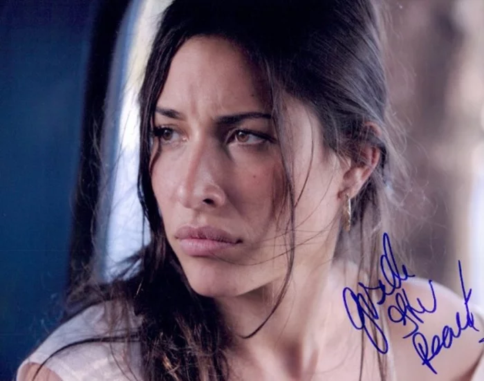 Giselle Itie autograph