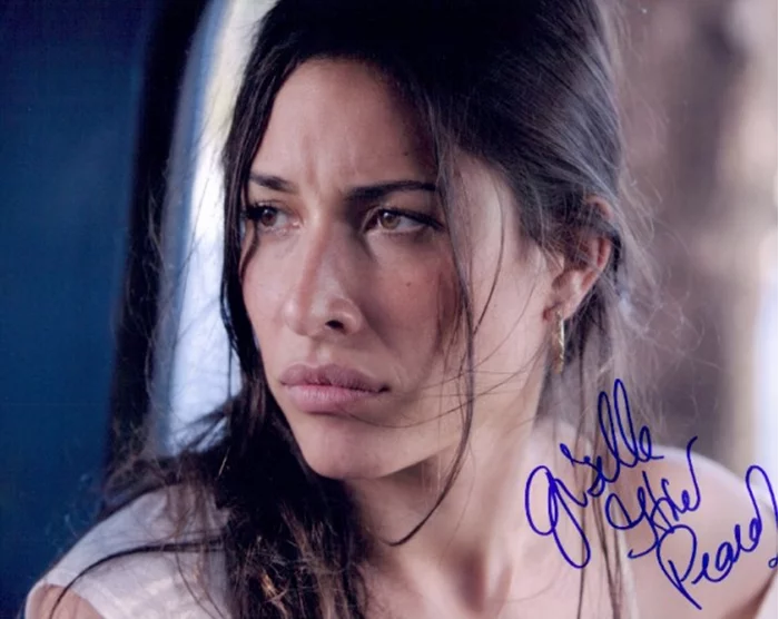 Giselle Itie autograph