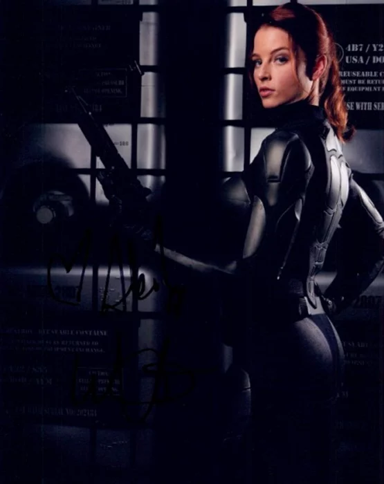 Rachel Nichols autograph