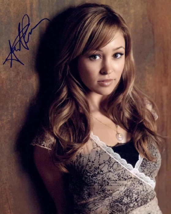 Autumn Reeser autograph