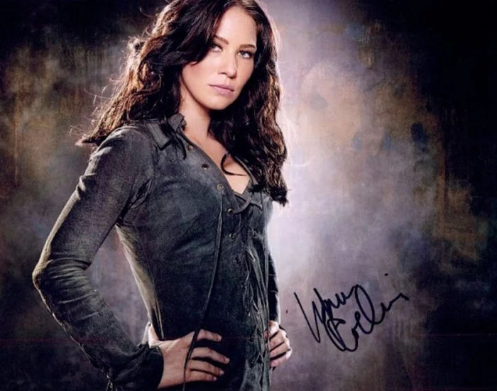 Lynn Collins autograph