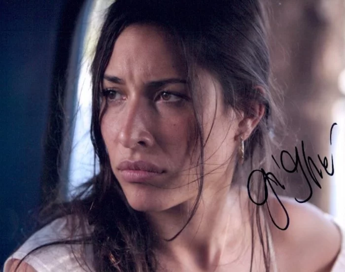 Giselle Itie autograph