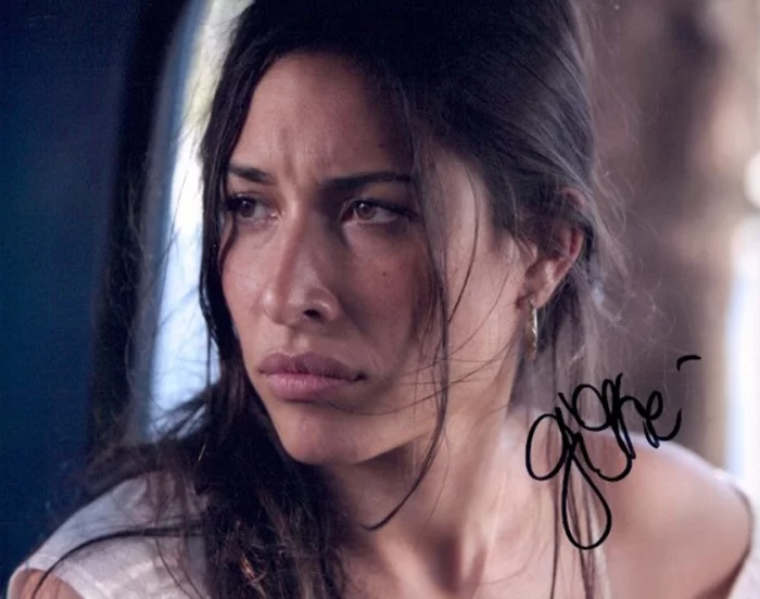 Giselle Itie autograph
