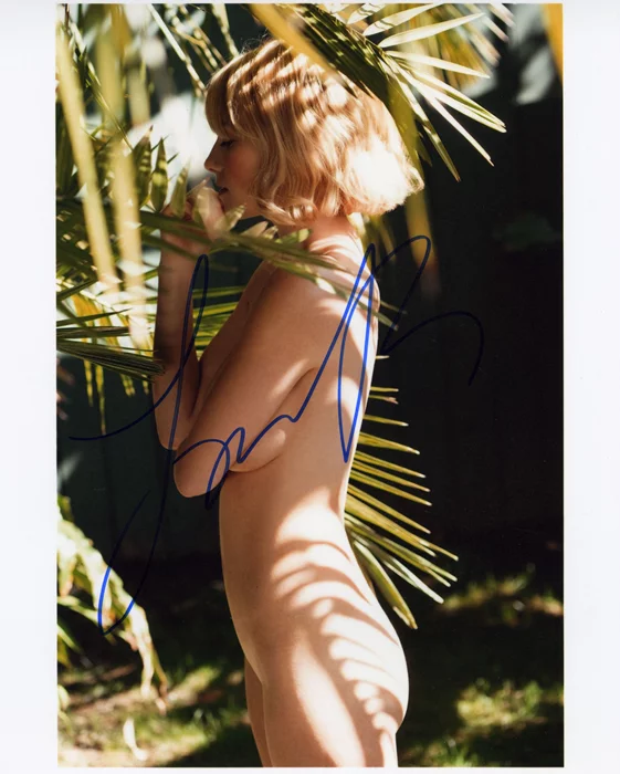 Laura Ramsey autograph