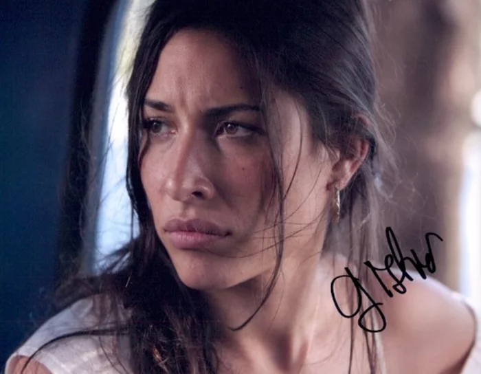Giselle Itie autograph