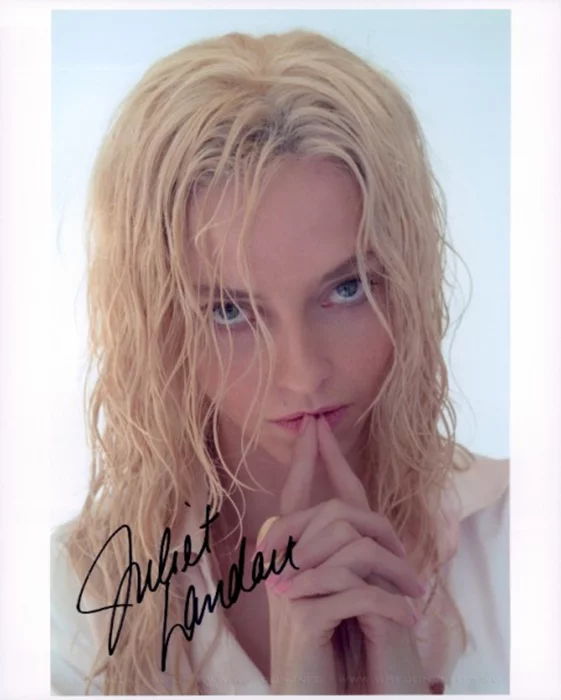 Juliet Landau autograph