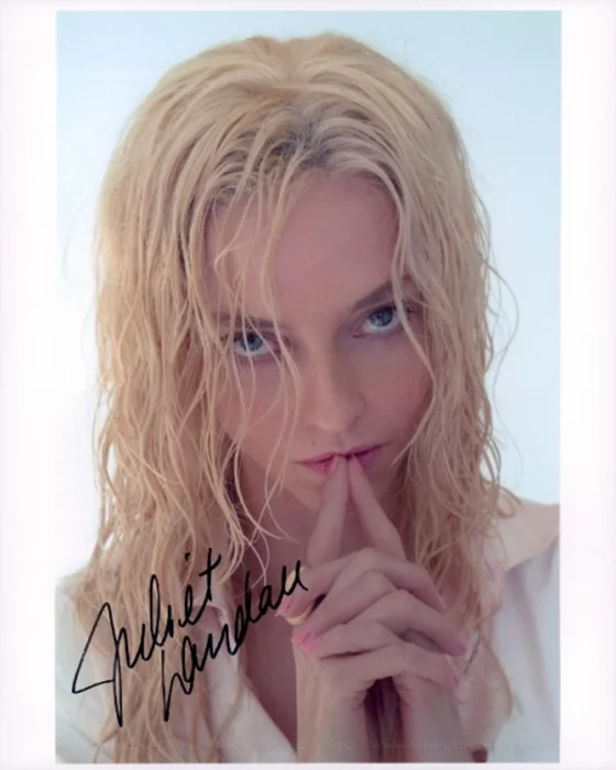 Juliet Landau autograph