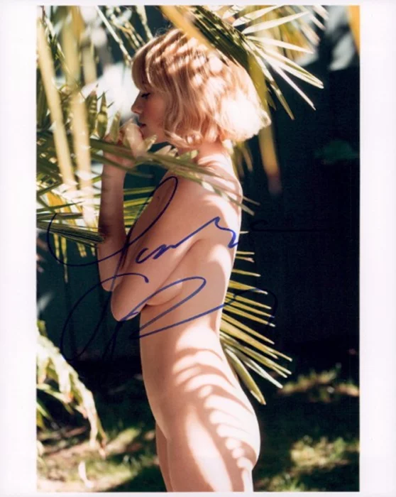 Laura Ramsey autograph