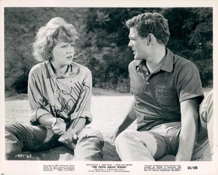 Hayley Mills autograph