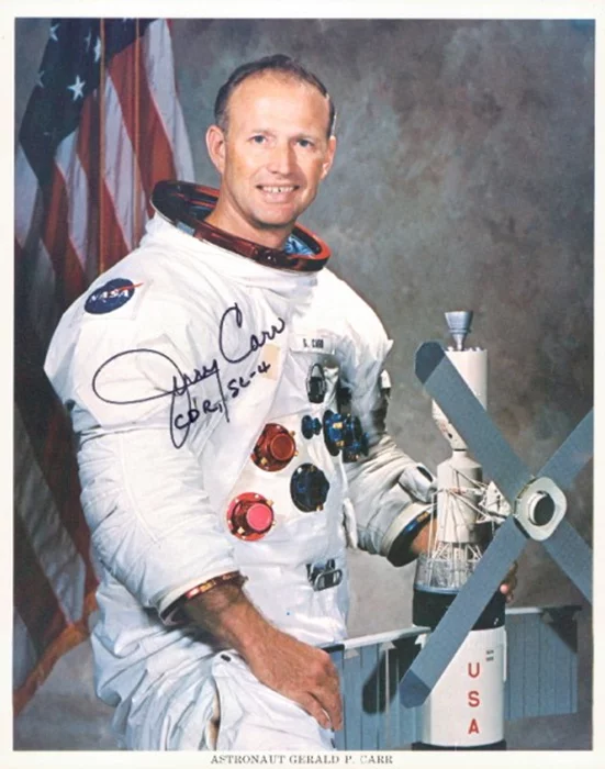 Jerry Carr autograph