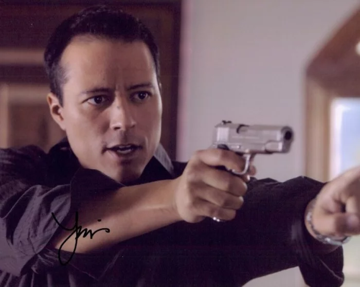Yancey Arias autograph