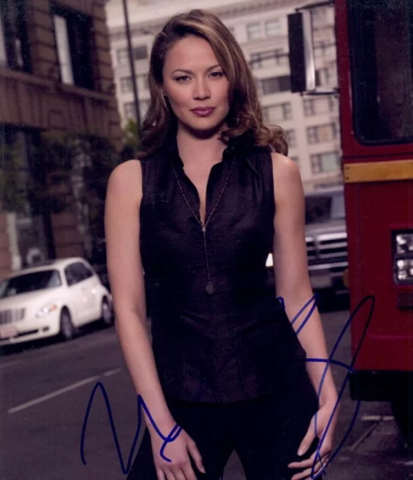 Moon Bloodgood autograph