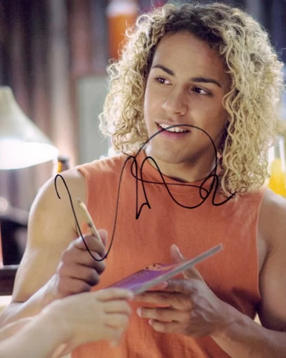Victor Rasuk autograph