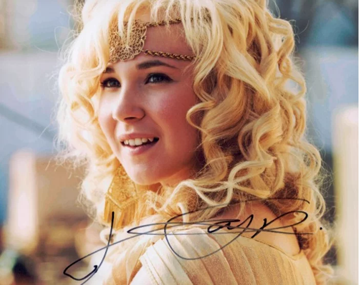 Juno Temple autograph