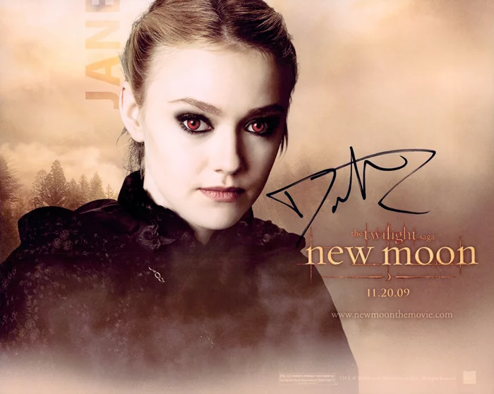 Dakota Fanning autograph