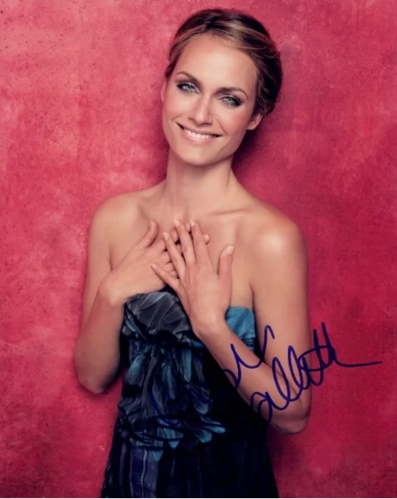 Amber Valletta autograph