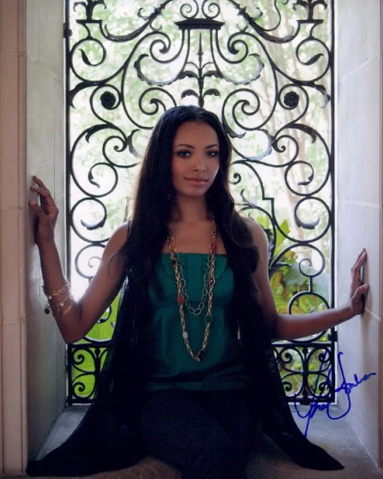Katerina Graham autograph