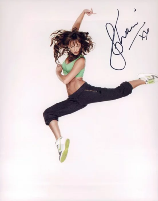 Sharni Vinson autograph