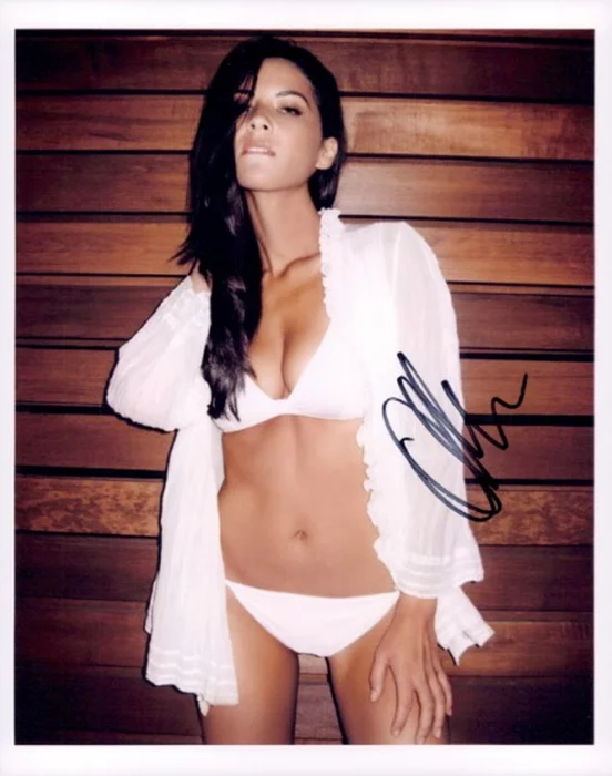 Olivia Munn autograph