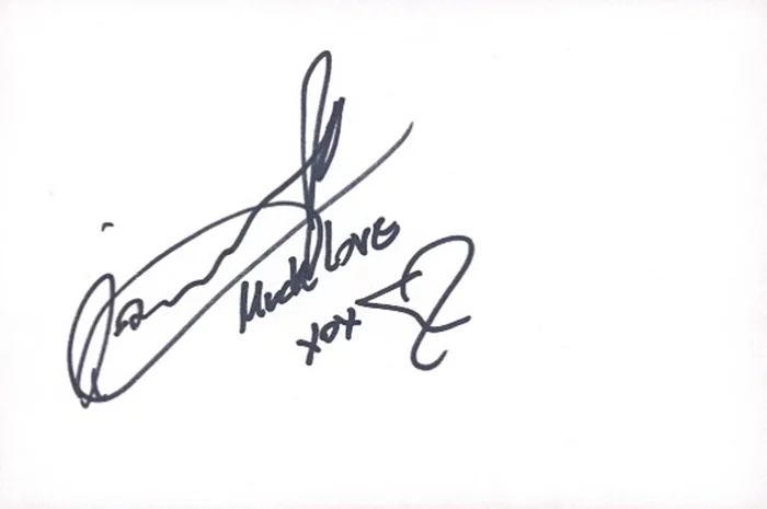 Q'Orianka Kilcher autograph