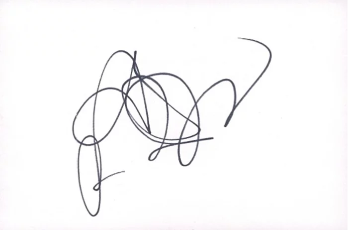 Alice Greczyn autograph
