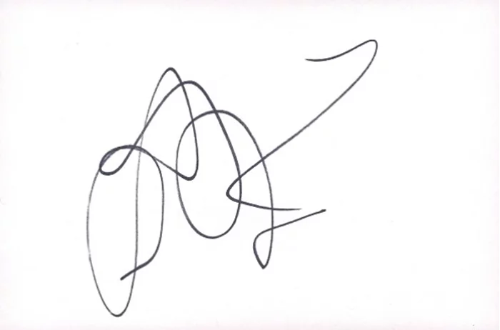 Alice Greczyn autograph