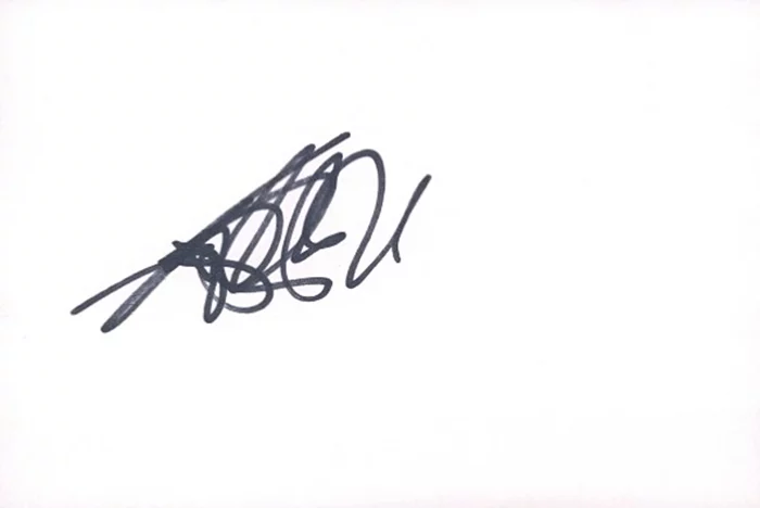 Toby Kebbell autograph