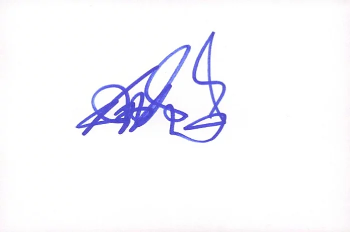 Toby Kebbell autograph
