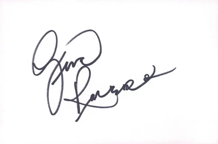 Gina Ravera autograph