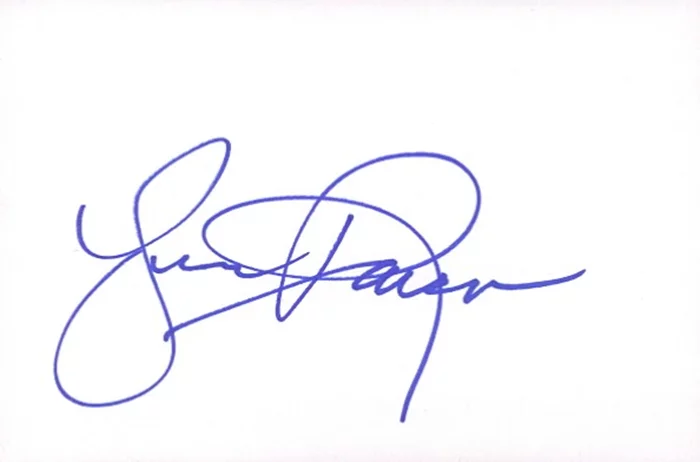 Gina Ravera autograph