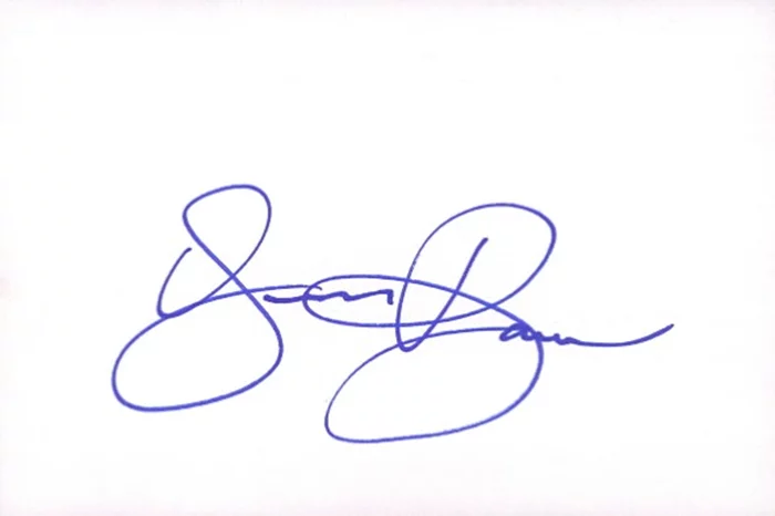Gina Ravera autograph
