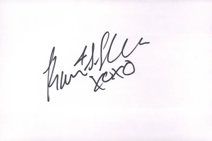 Karissa Shannon autograph