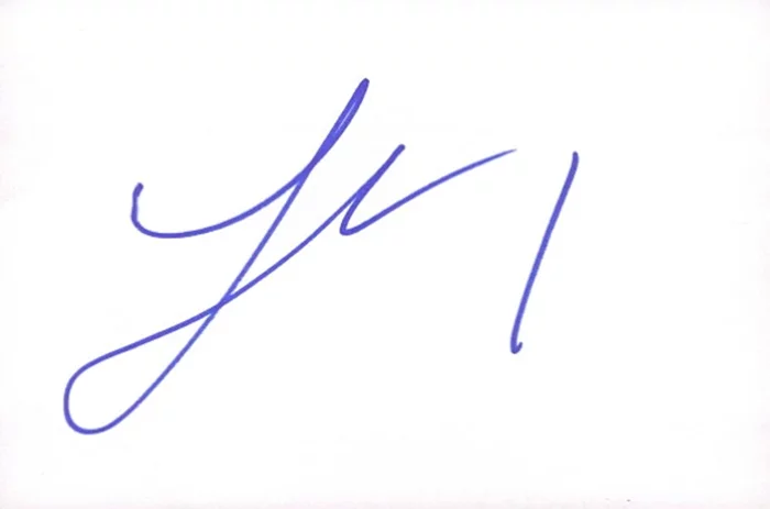 Laura Ramsey autograph