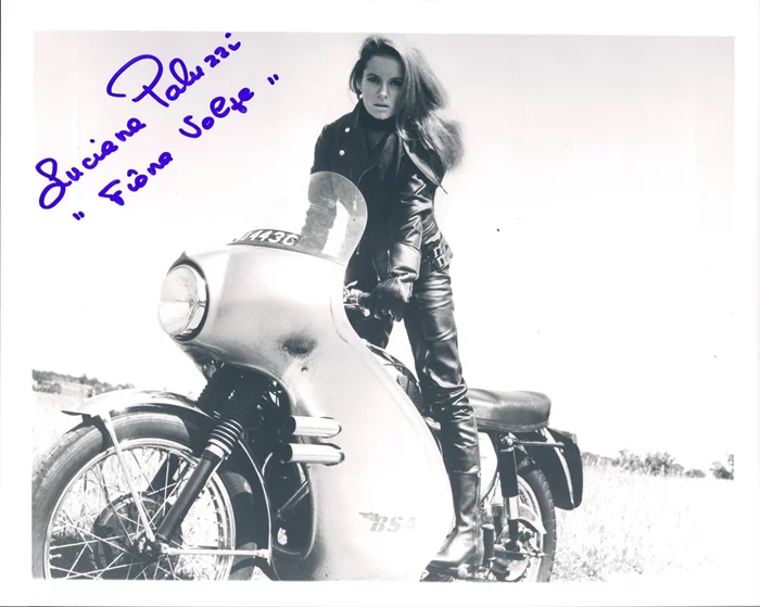 Luciana Paluzzi autograph
