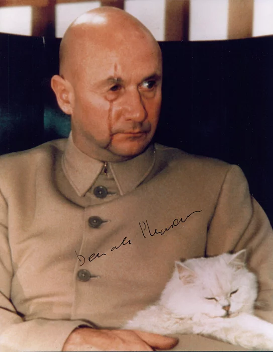 Donald Pleasence autograph