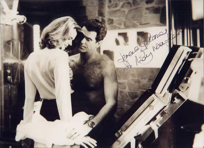 Serena Scott Thomas autograph