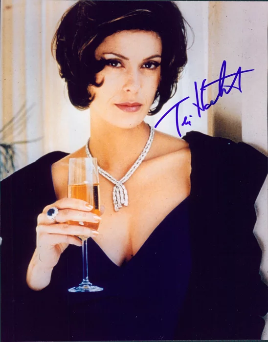 Teri Hatcher autograph
