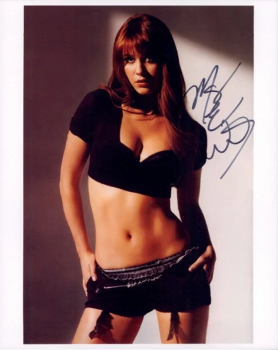 Mary Elizabeth Winstead autograph