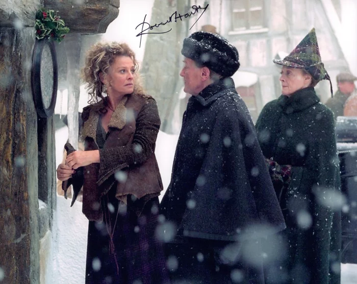 Robert Hardy autograph