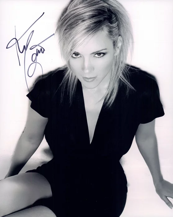 Kim Cattrall autograph