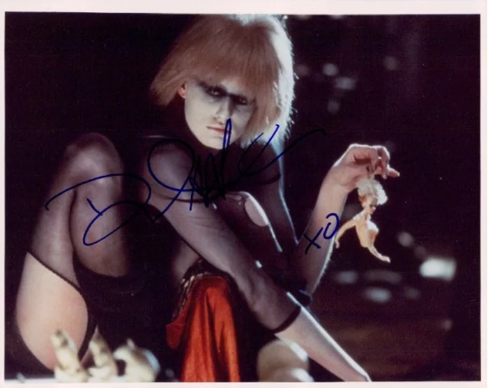 Daryl Hannah autograph