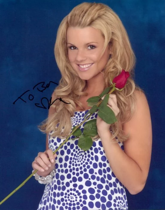 Ali Fedotowsky autograph
