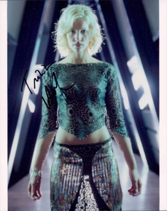 Tricia Helfer autograph