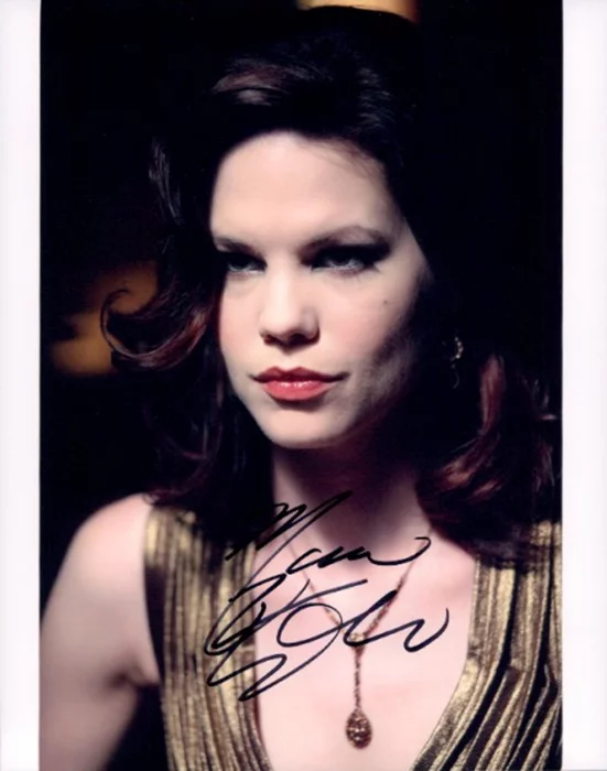 Mariana Klaveno autograph