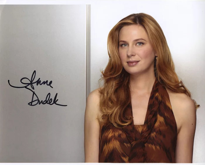 Anne Dudek autograph