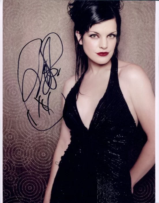 Pauley Perrette autograph