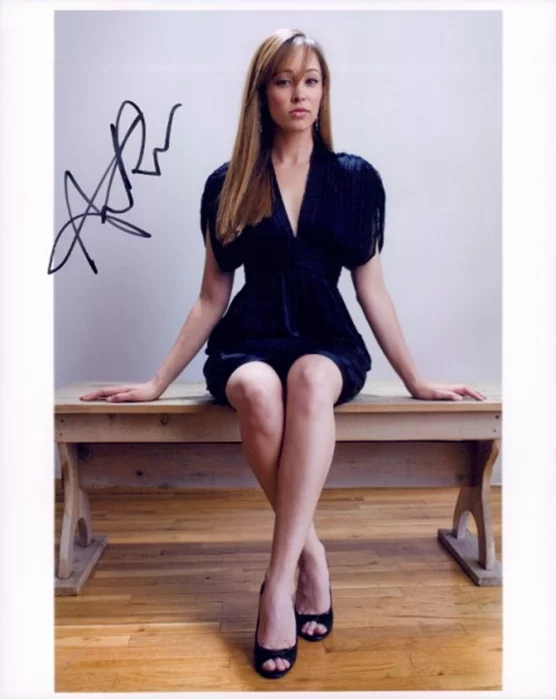 Autumn Reeser autograph