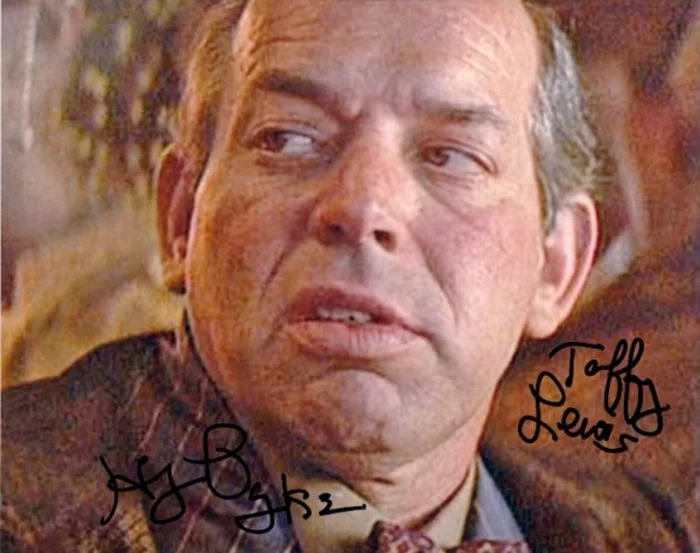 Hy Pyke autograph